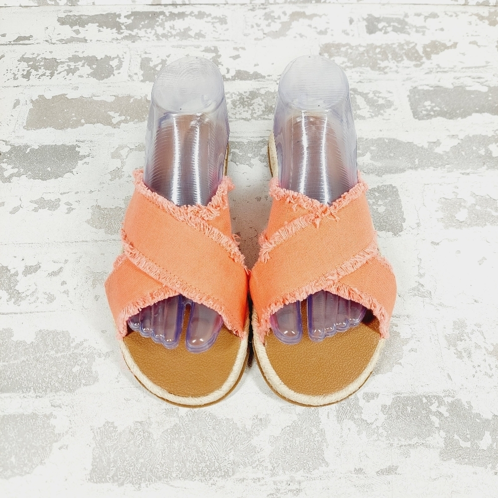 New Caslon Paxton Coral Slide Criss Cross Sandal V710